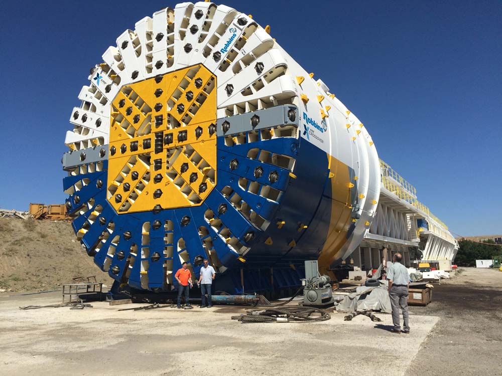 Robbins boring machine, editorial treatment